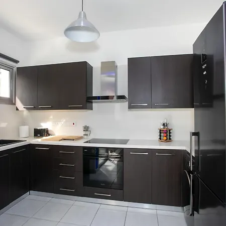 Palmove Renovated Meneou House Holiday home *