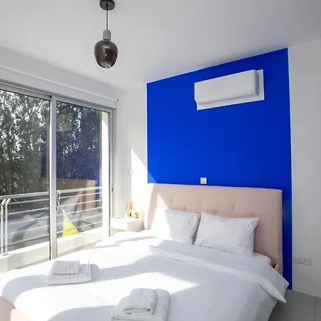 Palmove Renovated Meneou House *