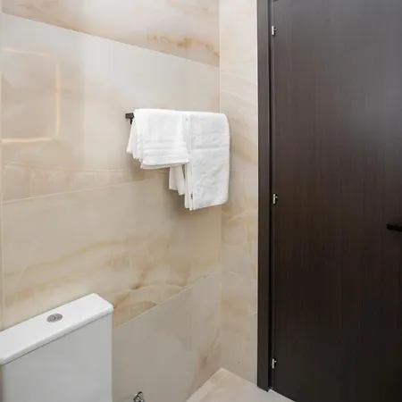 Vakantiehuis Palmove Renovated Meneou House *