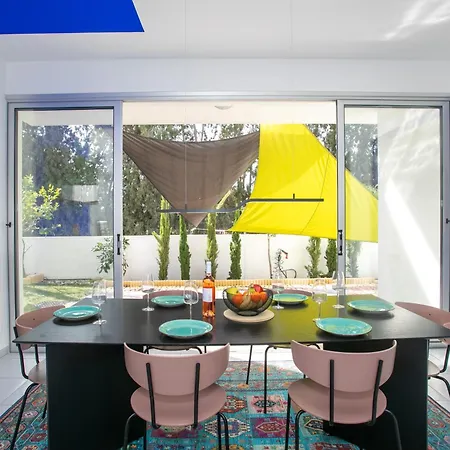 Vakantiehuis Palmove Renovated Meneou House *