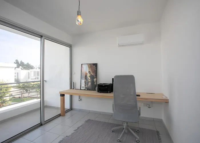 Palmove Renovated Meneou House ラルナカ