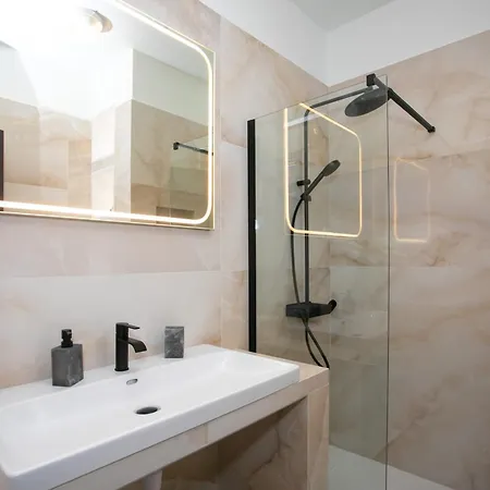 Palmove Renovated Meneou House Ferienhaus