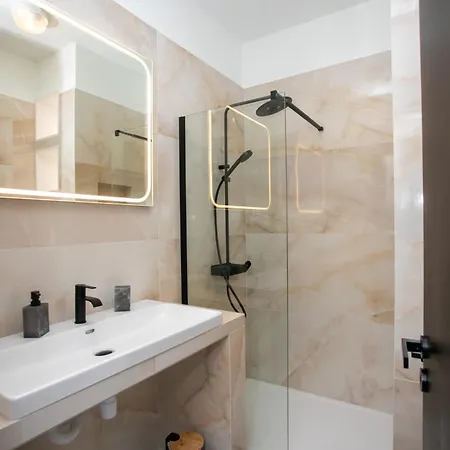 Palmove Renovated Meneou House Ferienhaus *